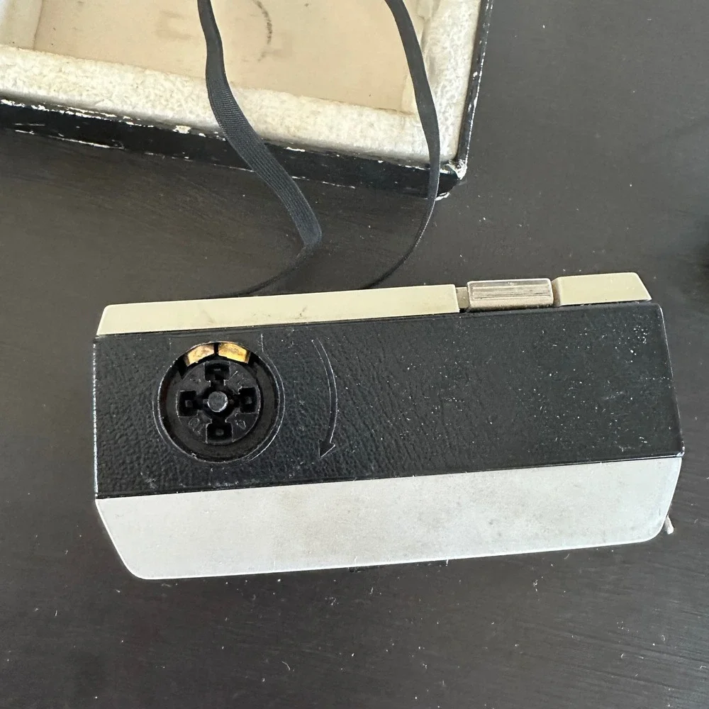 Vintage Kodak Instamatic 104 Camera Color Outfit with Box and GE Flashcube